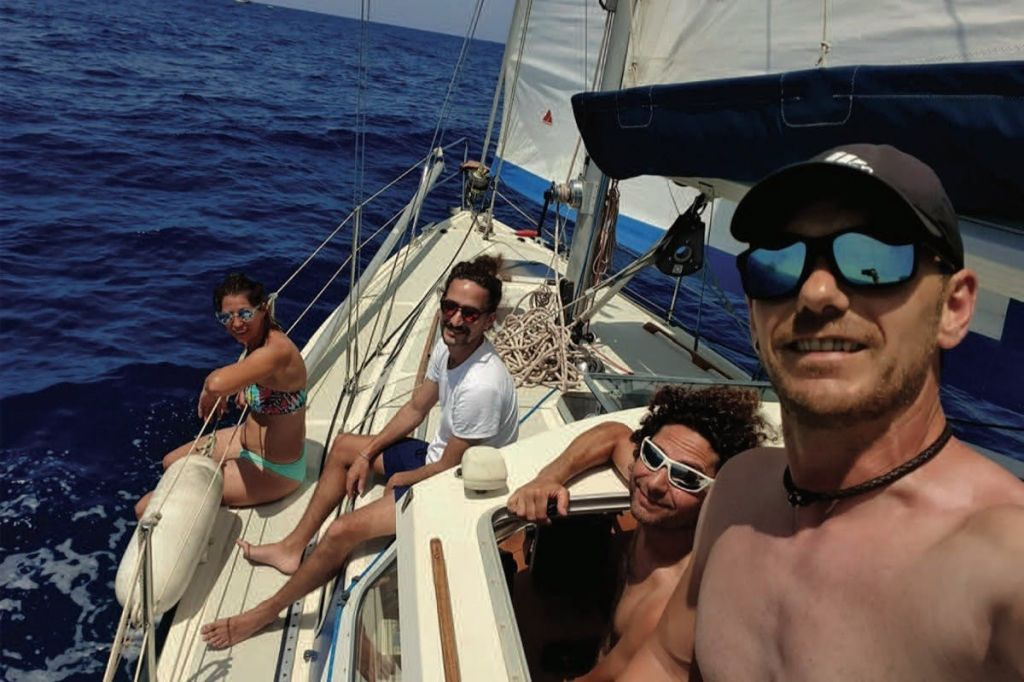 Barcelona: 2 Hour Boat Trip + Drinks