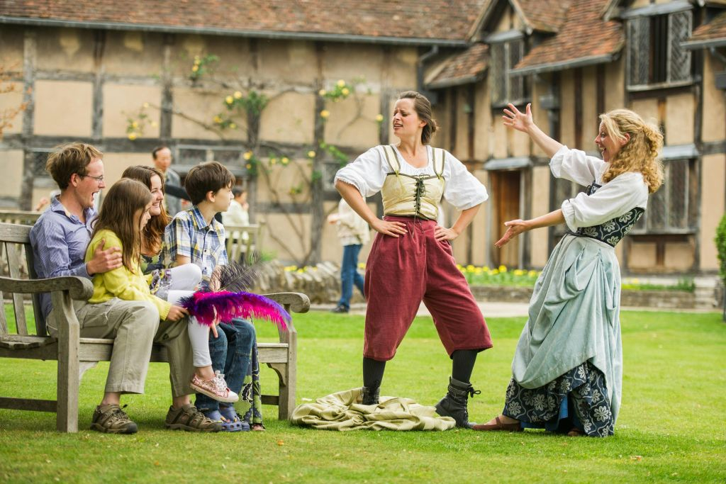 Shakespeare's Stratford & Cotswolds: Guided Tour from London