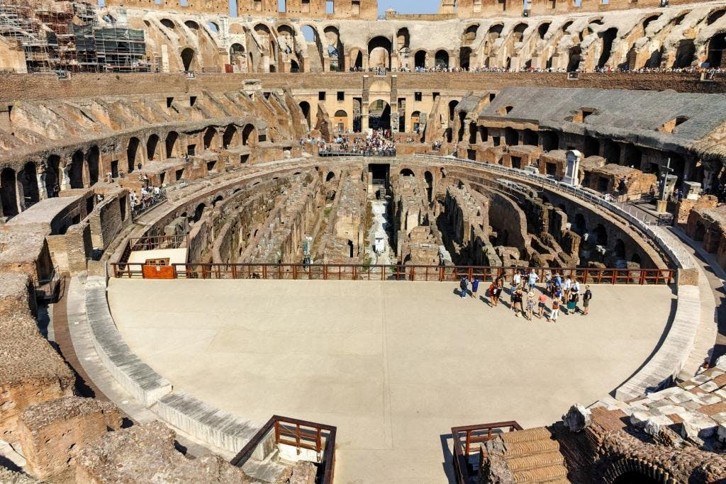 Coliseo, Arena, Foro Romano y monte Palatino + Tour guiado en grupo pequeño