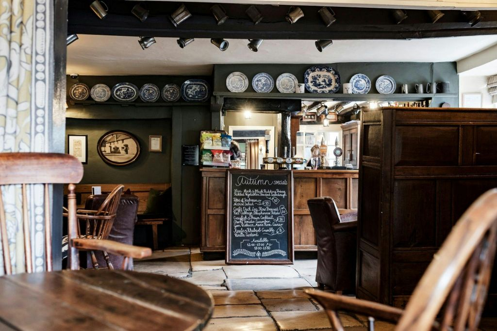Cotswolds & Oxford: Guided Day Tour from London + Country Pub Lunch