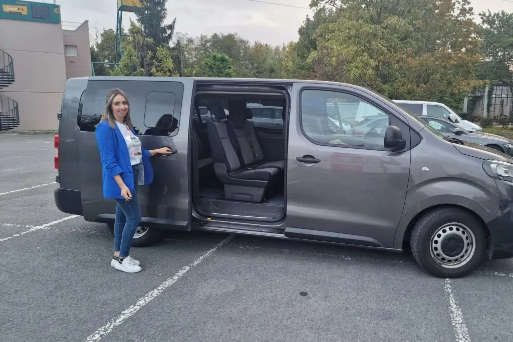 Paris: Shared Shuttle Transfer from CDG Airport to Hotel