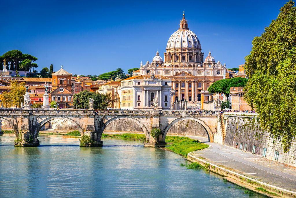 Rome Ciampino Airport Roundtrip + Colosseum + Vatican Museums + Rome Audio Guide