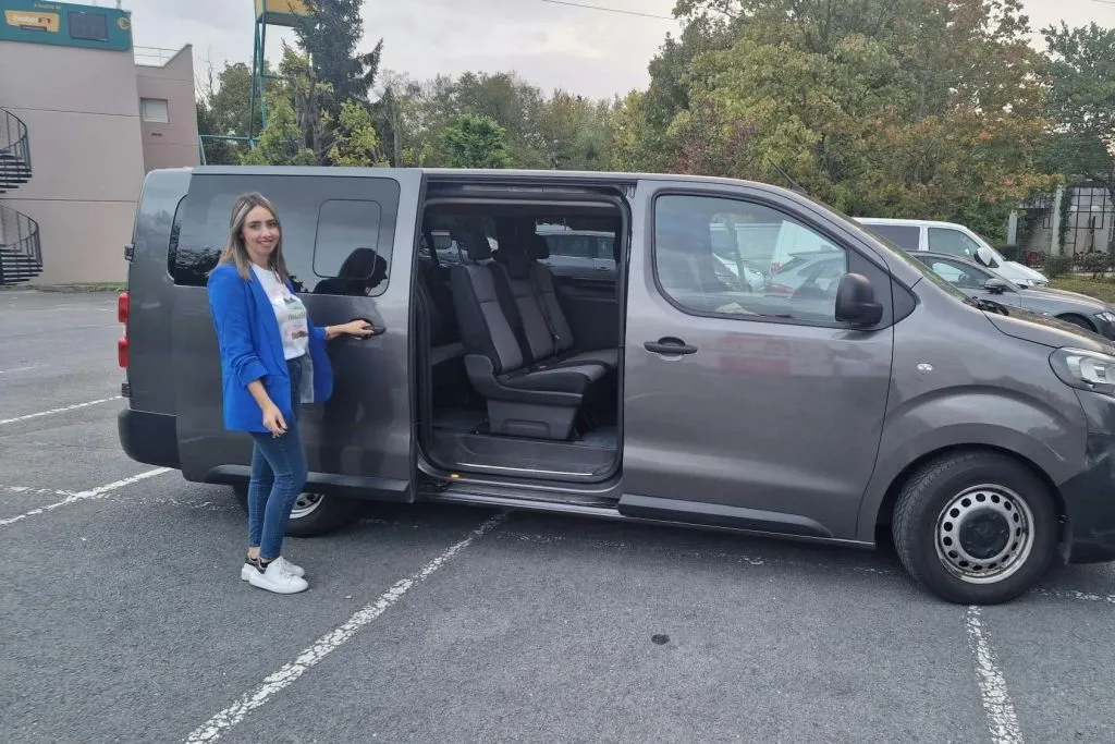 Paris: Shared Shuttle Transfer from Accommodation to Orly Airport