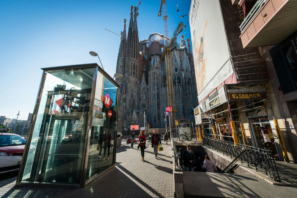 Barcelona Essentials Pass (with 72H Public Transport Card)