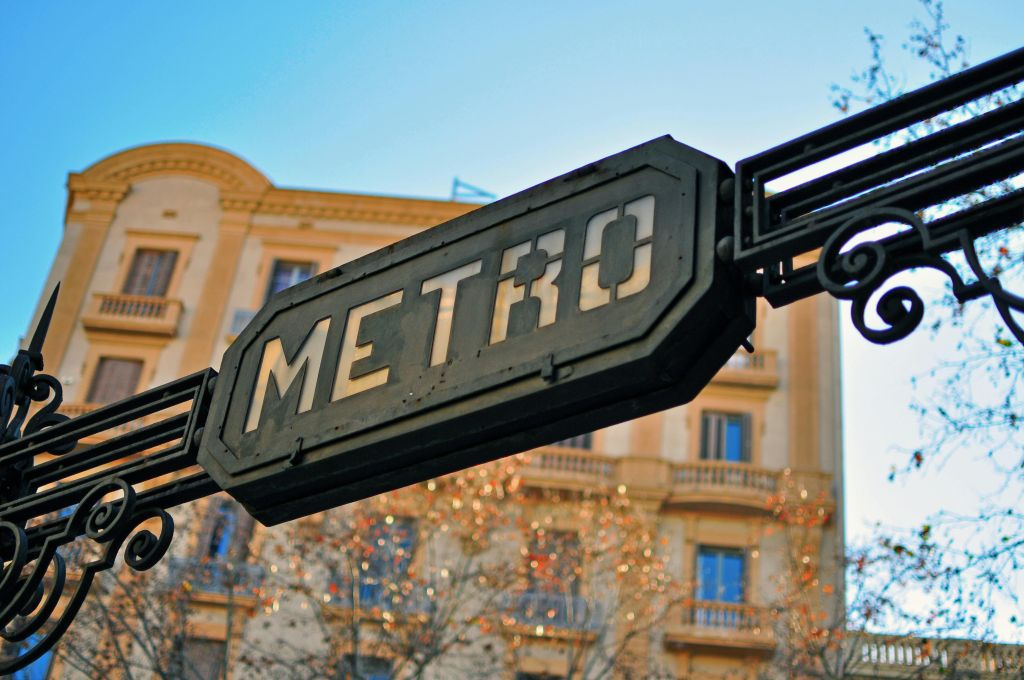 Barcelona Essentials Pass (with 72H Public Transport Card)