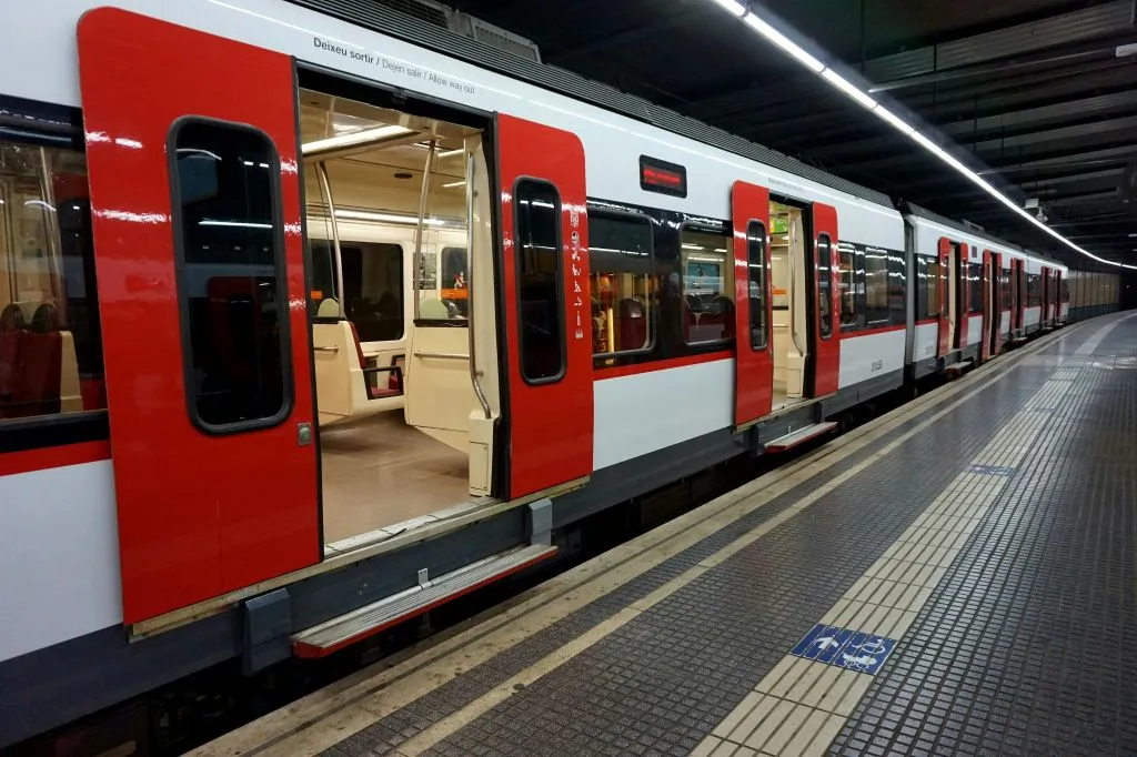 Barcelona Essentials Pass (with 48H Public Transport Card)