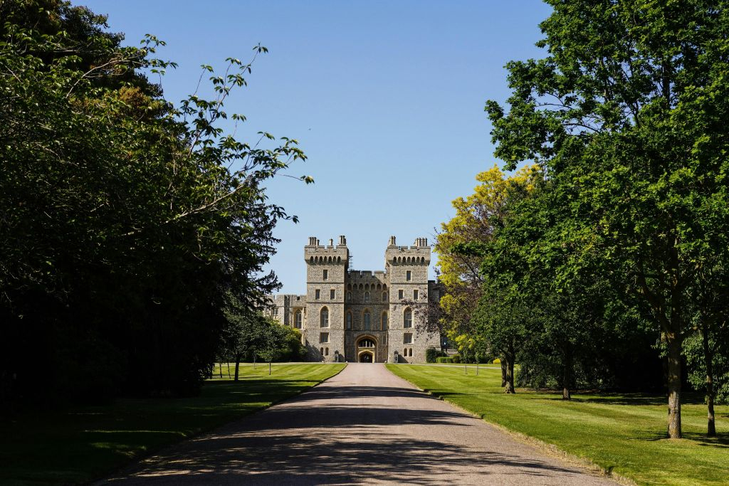 Stonehenge, Bath & Windsor: Guided Day Tour from London