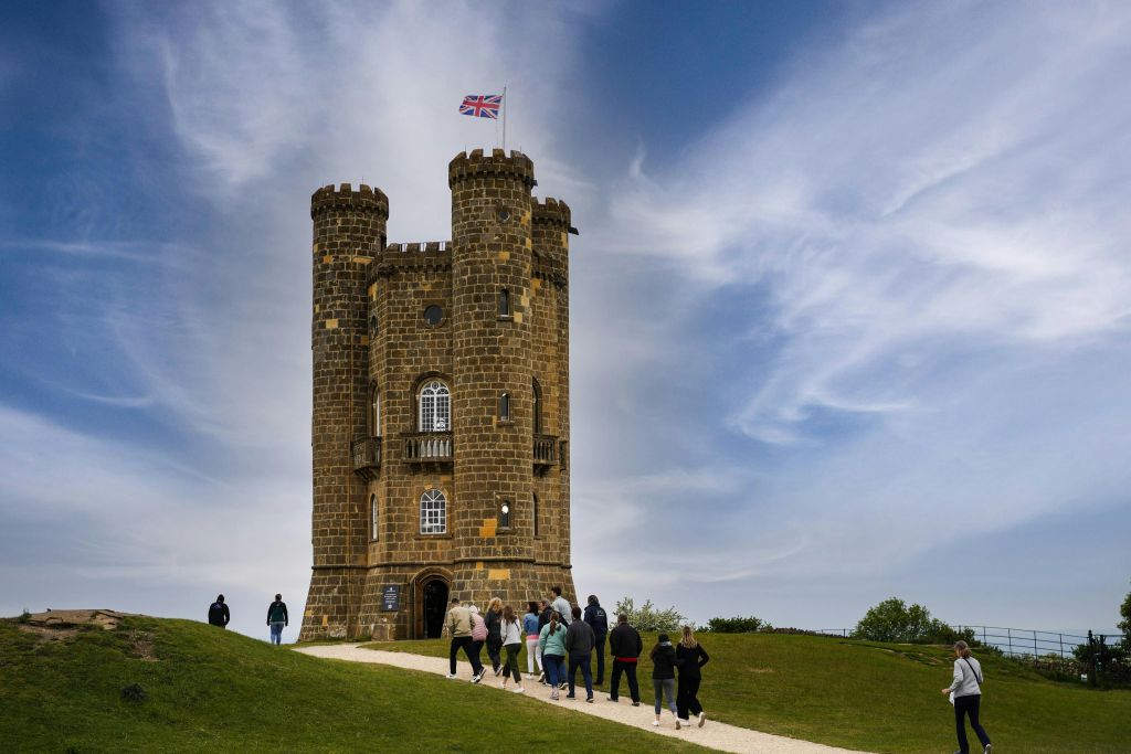 Stonehenge, Glastonbury Abbey & Avebury: Guided Day Trip from London