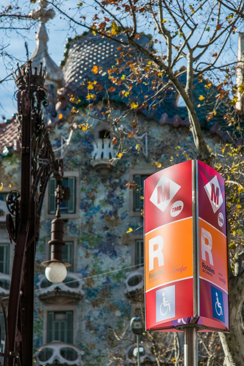 Barcelona Essentials Pass (with 120H Public Transport Card)