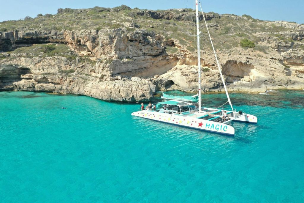 Mallorca: Paseo en Catamarán + Comida o Cena + Bebidas