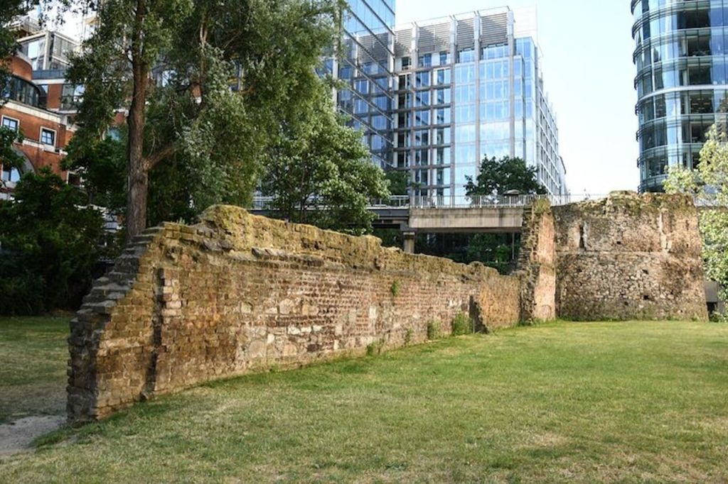 See 40+ London Sights: Fun Local Guide