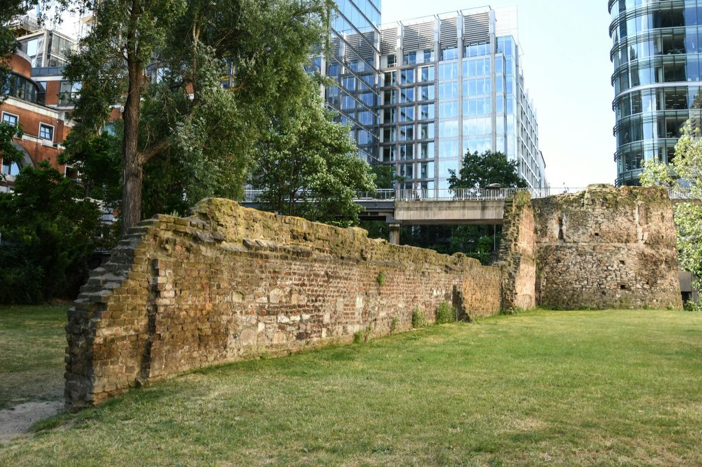 See 40+ London Sights: Fun Local Guide