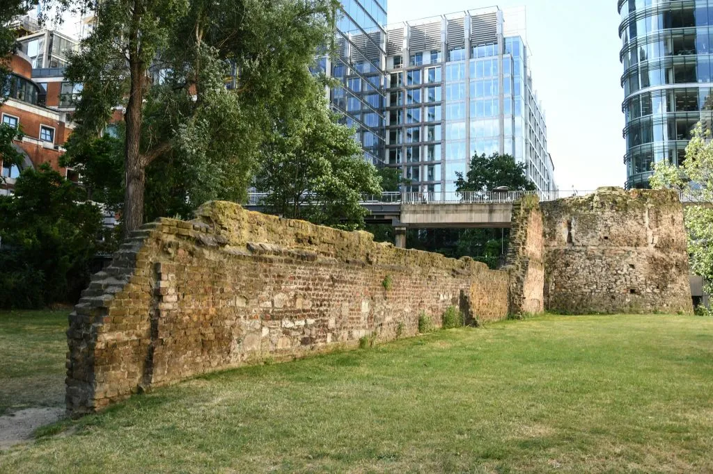 See 40+ London Sights: Fun Local Guide