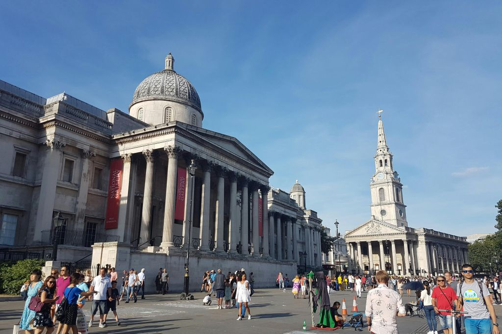 London: Palaces & Parliament Private Walking Tour