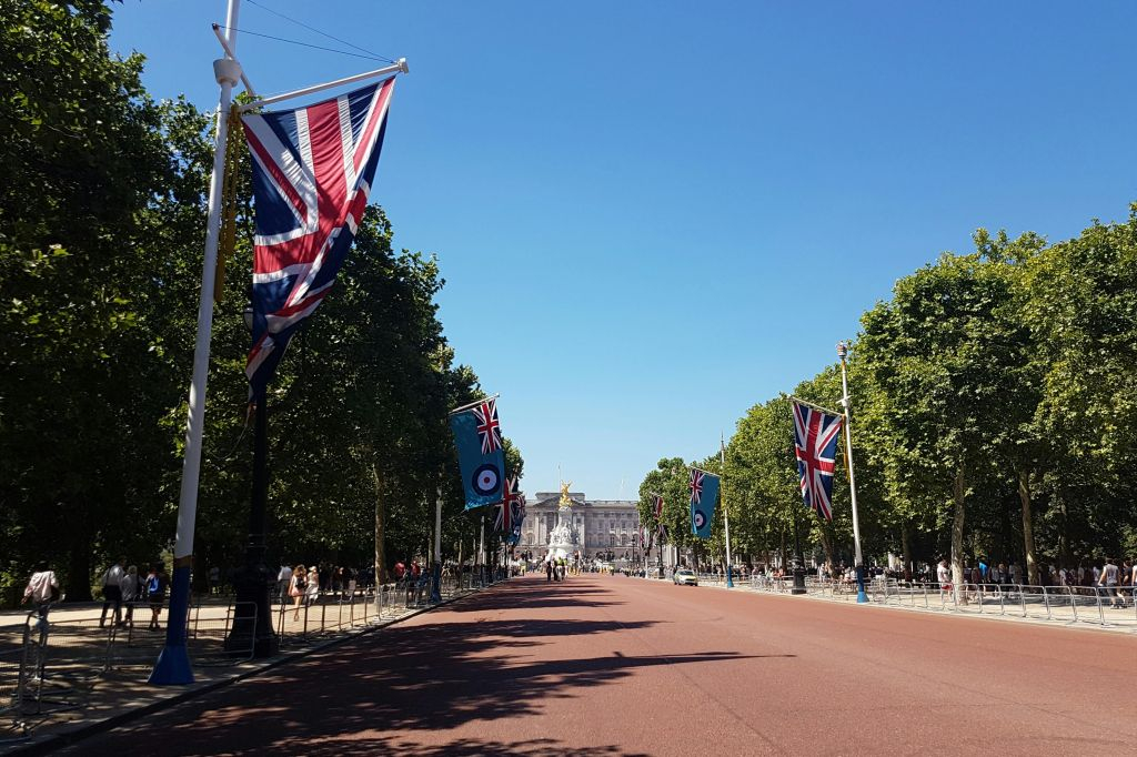 London: British Royalty Private Walking Tour