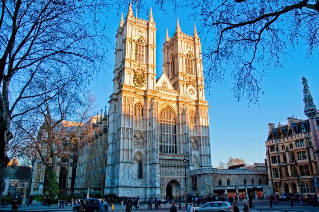 London: British Royalty Private Walking Tour