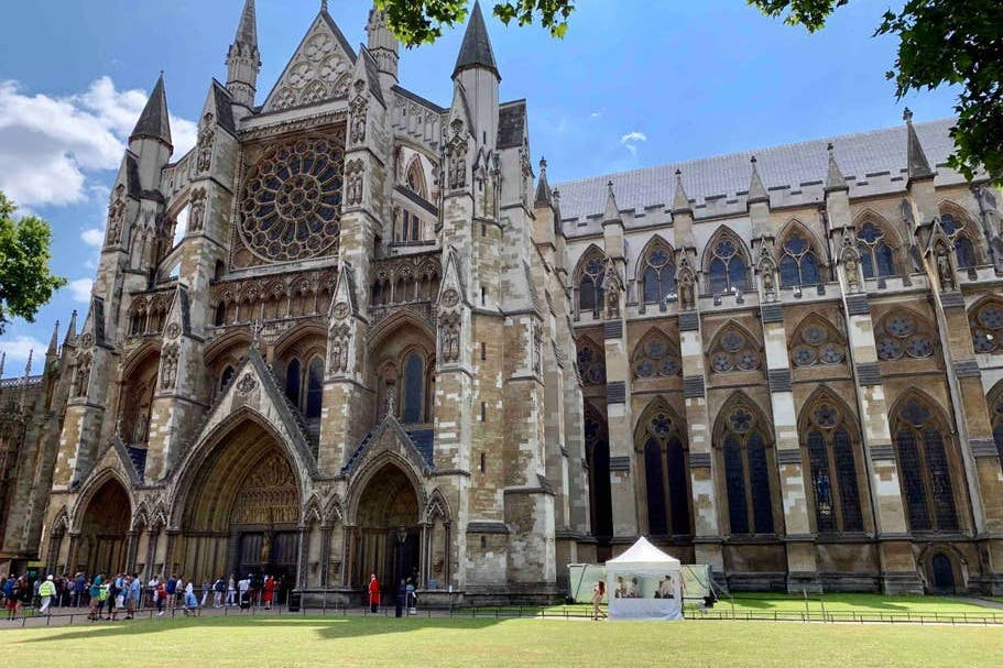 London: British Royalty Private Walking Tour