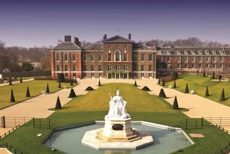 London: Westminster Guided Walking Tour + Kensington Palace Entry