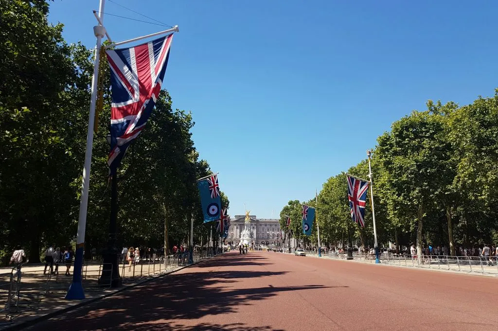 London: Westminster Guided Walking Tour + Kew Gardens Entry