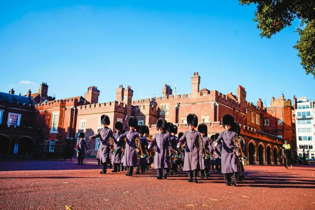 London: Westminster Guided Walking Tour + Thames River Cruise
