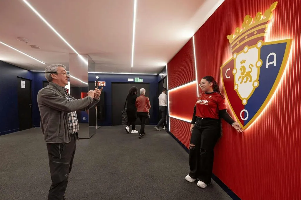 CA Osasuna El Sadar Stadium: Interactive Guided Tour in Spanish