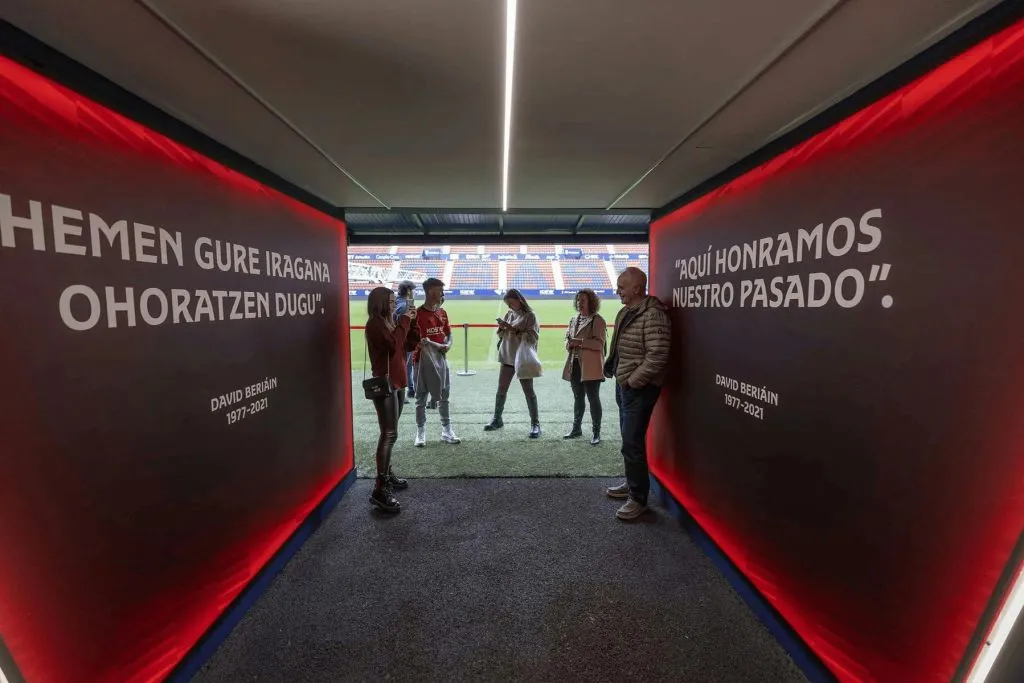 CA Osasuna El Sadar Stadium: Interactive Guided Tour in Spanish