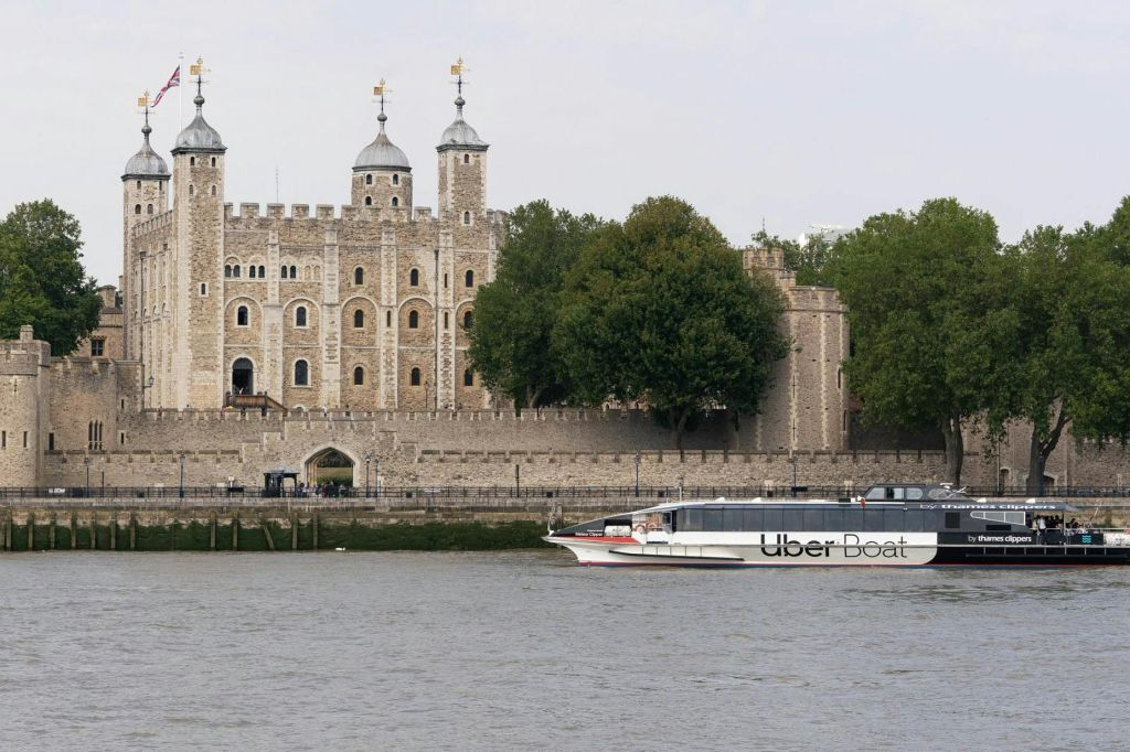 Londra: Pass turistico di 2 giorni sul Tamigi Uber Boat Hop-on Hop-off