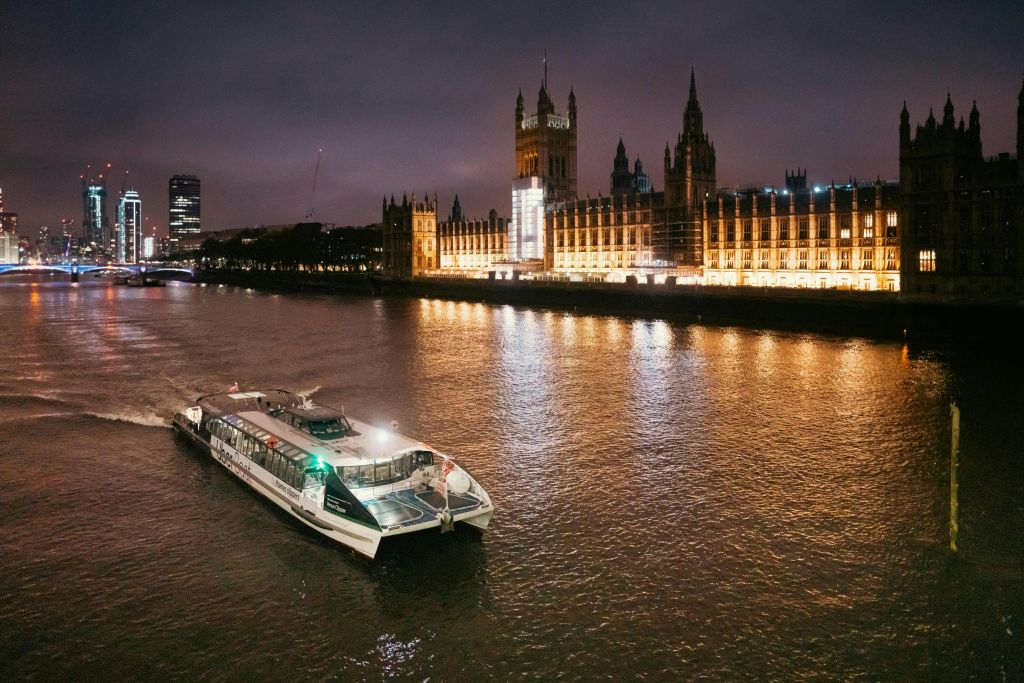 Londra: Pass turistico di 2 giorni sul Tamigi Uber Boat Hop-on Hop-off