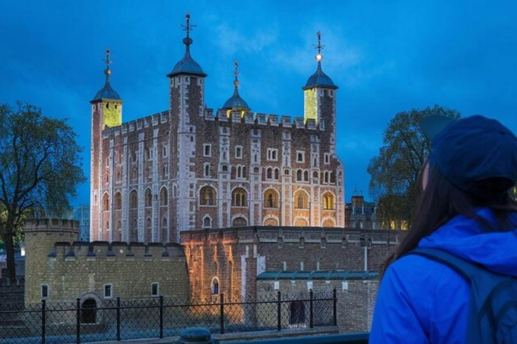 London: 30+ Top Sights Guided Evening Walking Tour