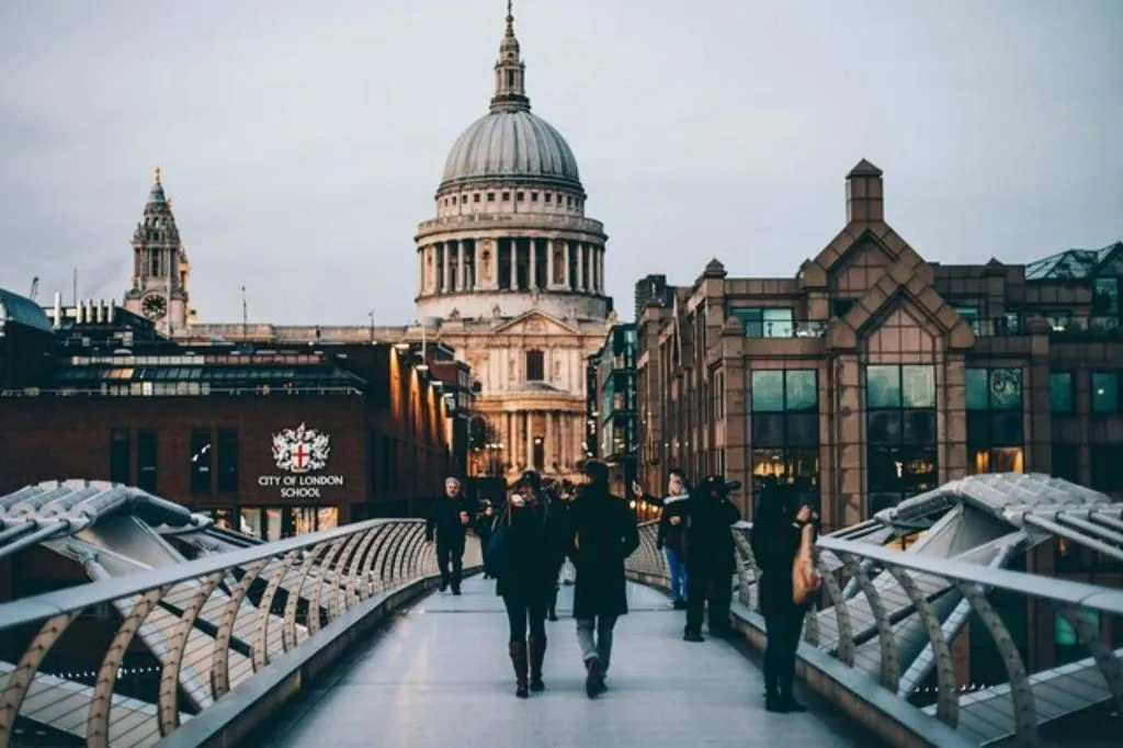 London: 30+ Top Sights Guided Evening Walking Tour