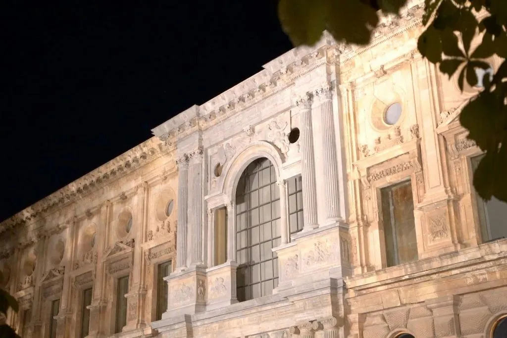 Alhambra: Entrada Nocturna a los Palacios Nazaríes y Palacio de Carlos V + Audioguía