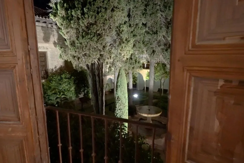Alhambra: Entrada Nocturna a los Palacios Nazaríes y Palacio de Carlos V + Audioguía