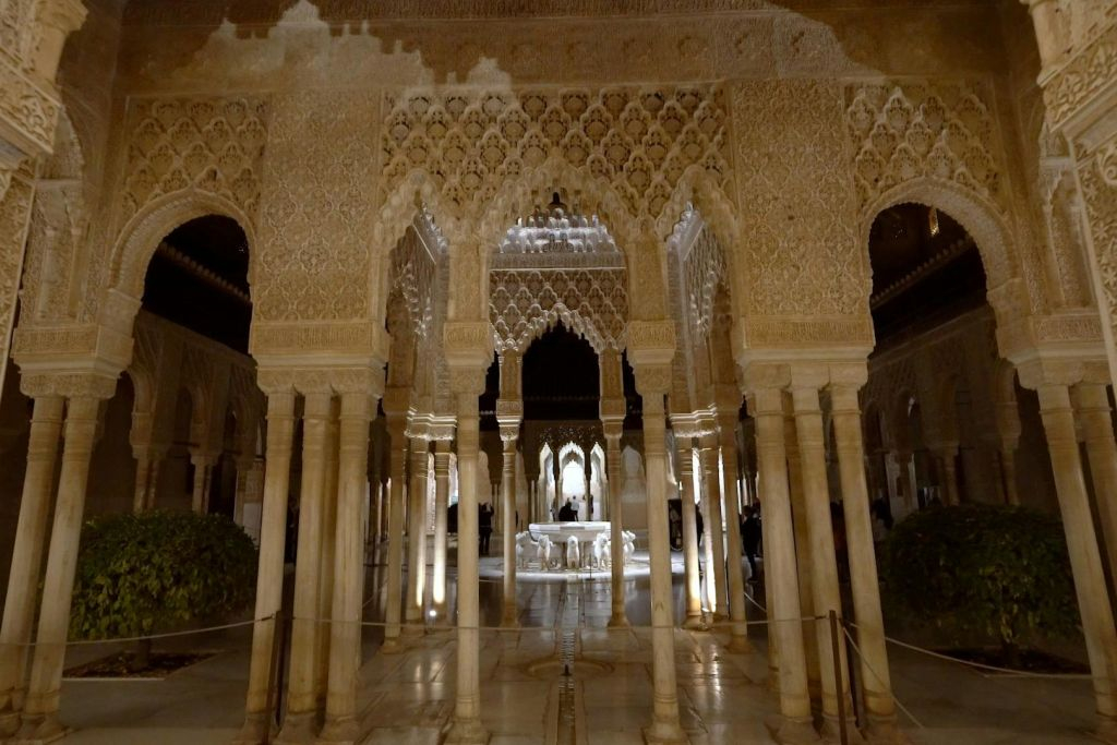 Alhambra: Entrada Nocturna a los Palacios Nazaríes y Palacio de Carlos V + Audioguía