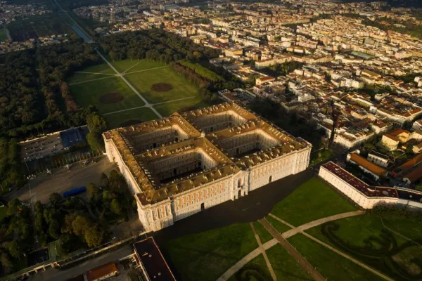 Reggia di Caserta: Tour guidato + Trasporto andata e ritorno da Napoli