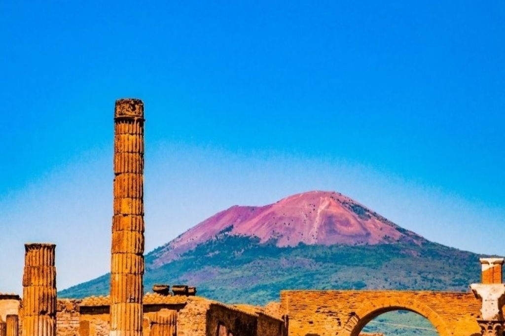 Pompeii: Guided Day Trip from Rome + Lunch