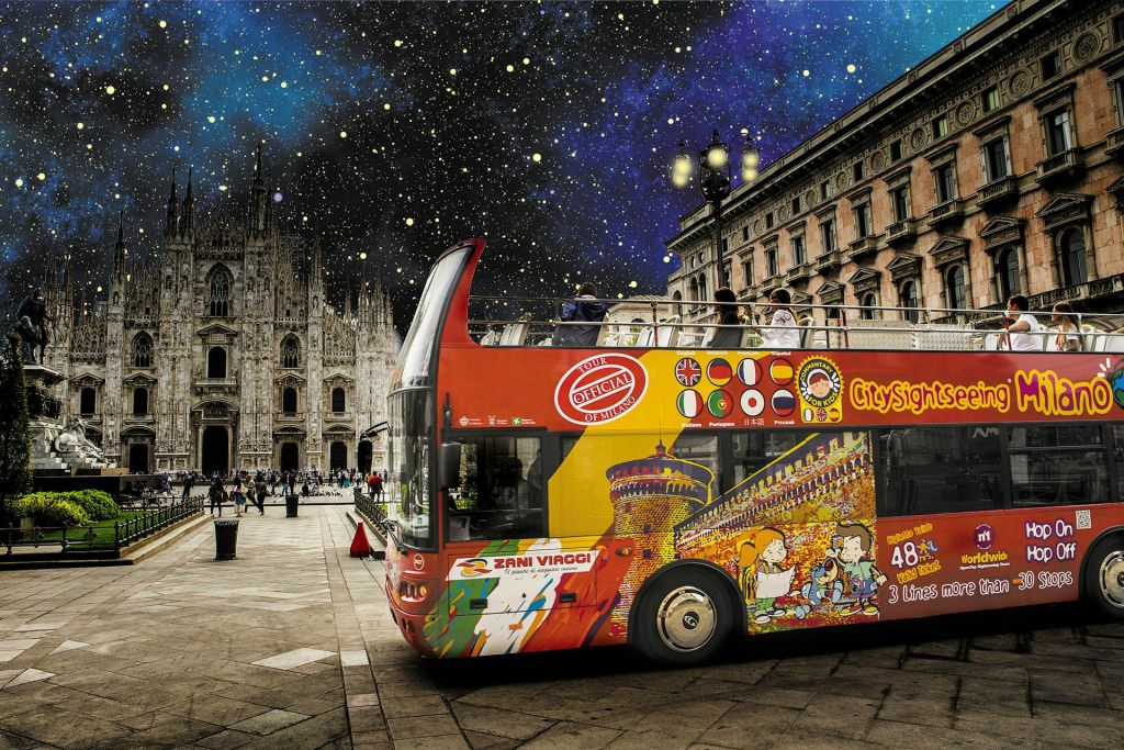 Milano: Tour notturno in autobus scoperto + guida audio
