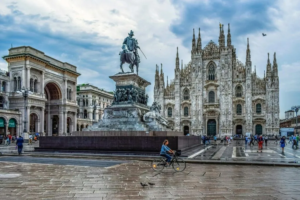 Milan: Open-Top Bus Night Tour + Audio Guide