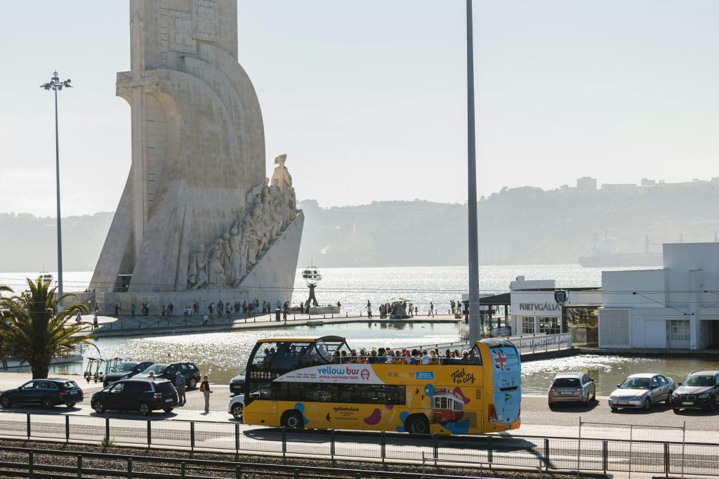 3D Fun Art Museum + Lisbon Hop-on Hop-Off Bus