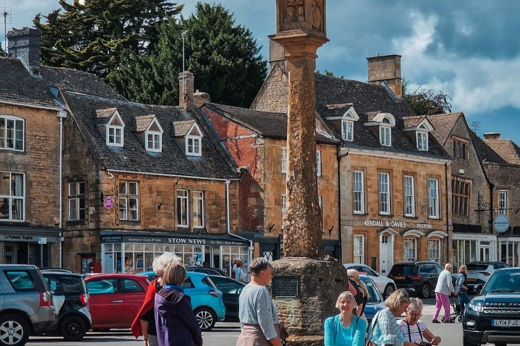 Cotswolds: Guided Tour from London + Lunch