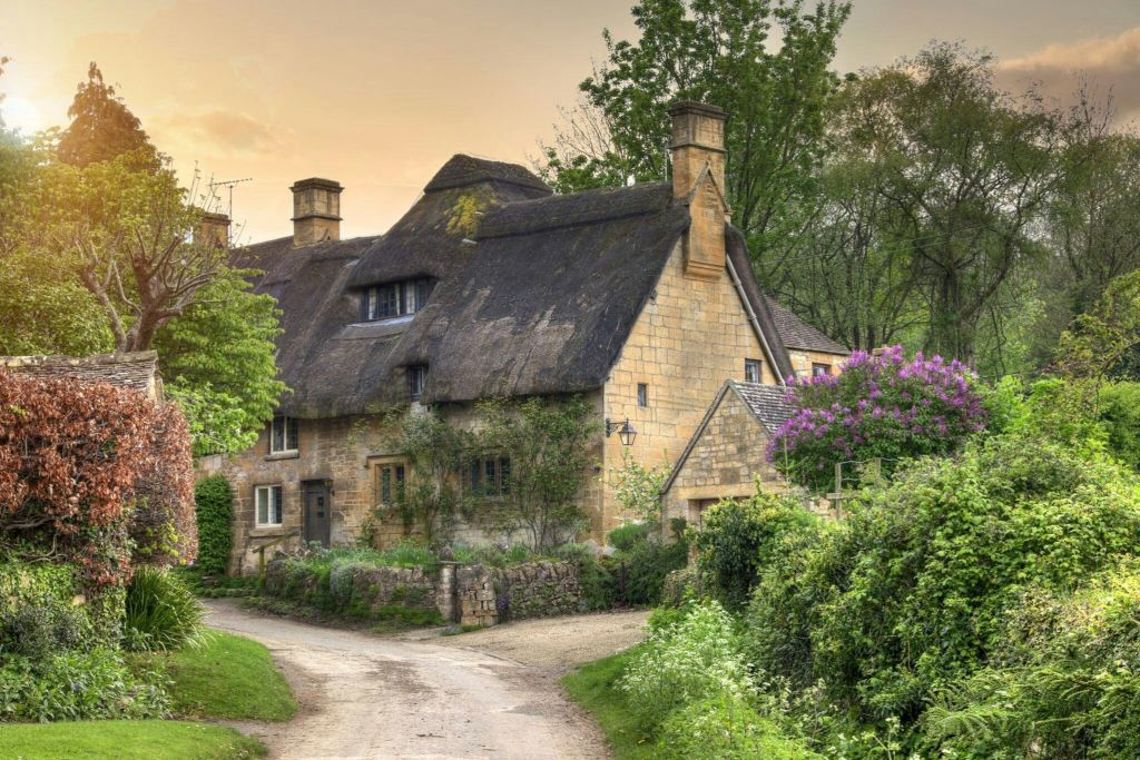 Cotswolds: Guided Tour from London + Lunch