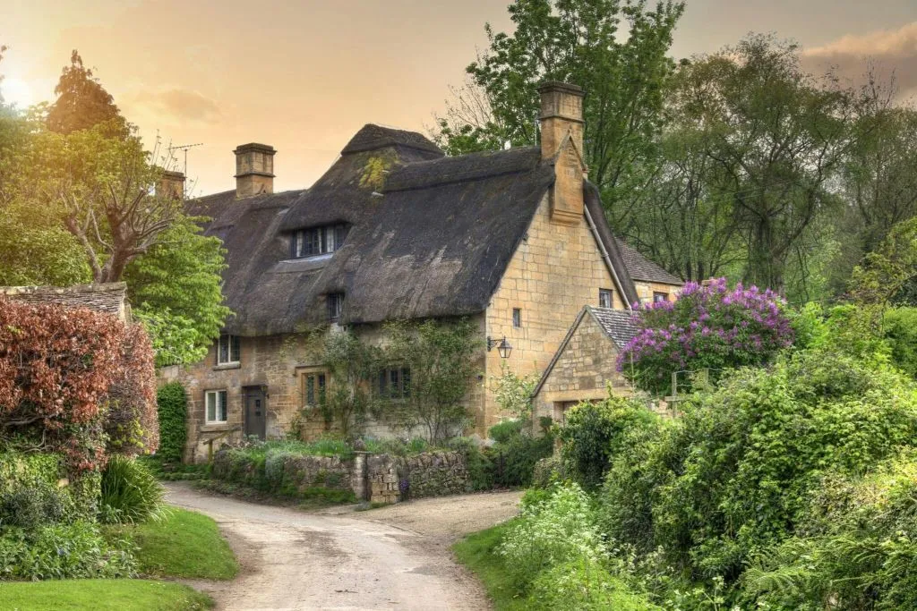 Cotswolds: Guided Tour from London + Lunch