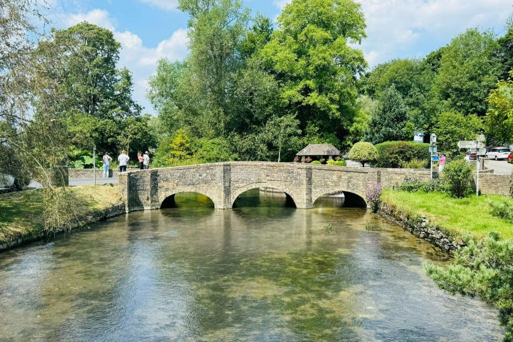 Cotswolds: Guided Tour from London + Lunch