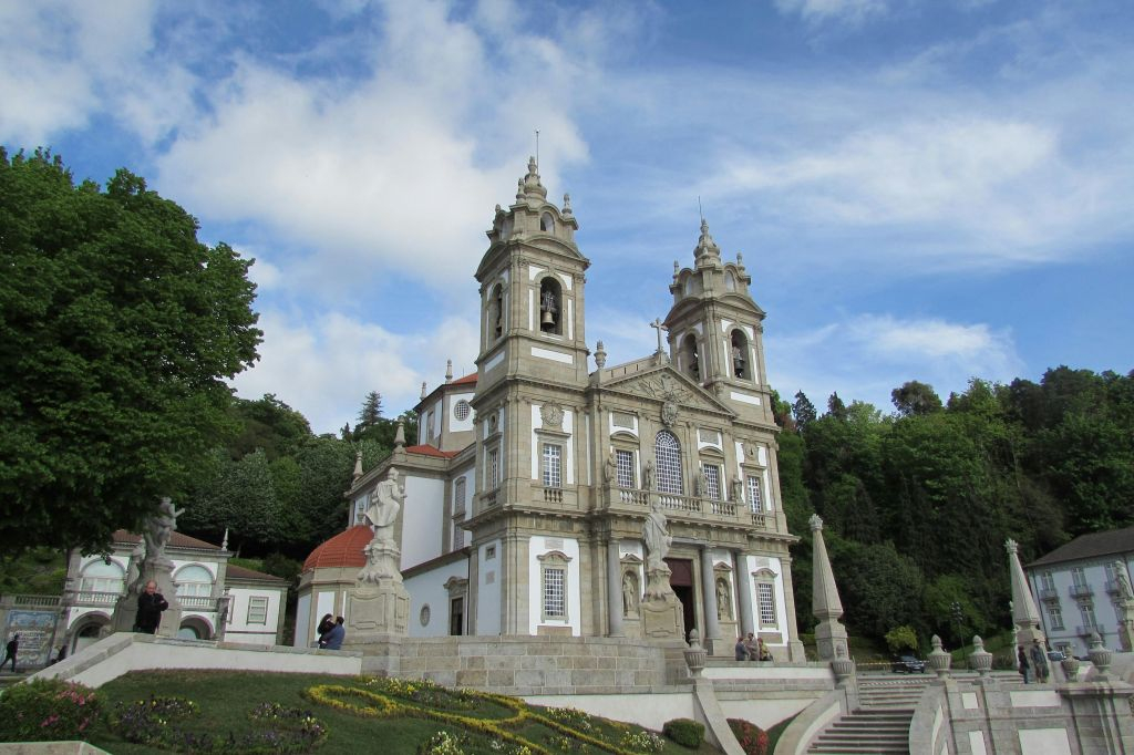 Braga & Guimarães: Guided Day Tour from Porto + Lunch