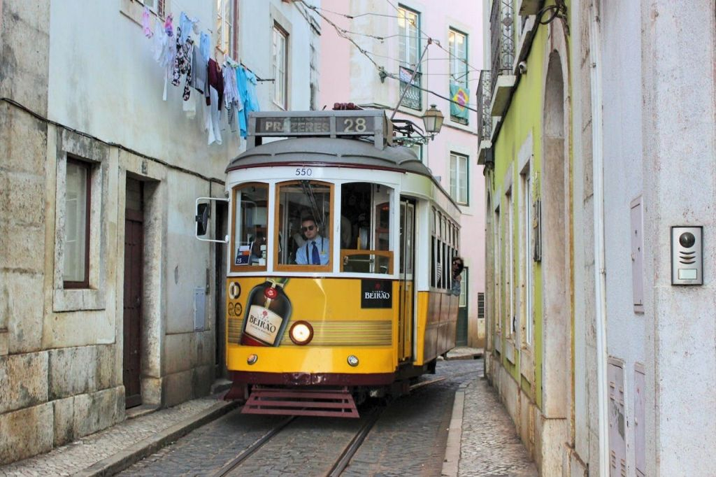 Tram 28: 24-Hr Pass with Audio Guide