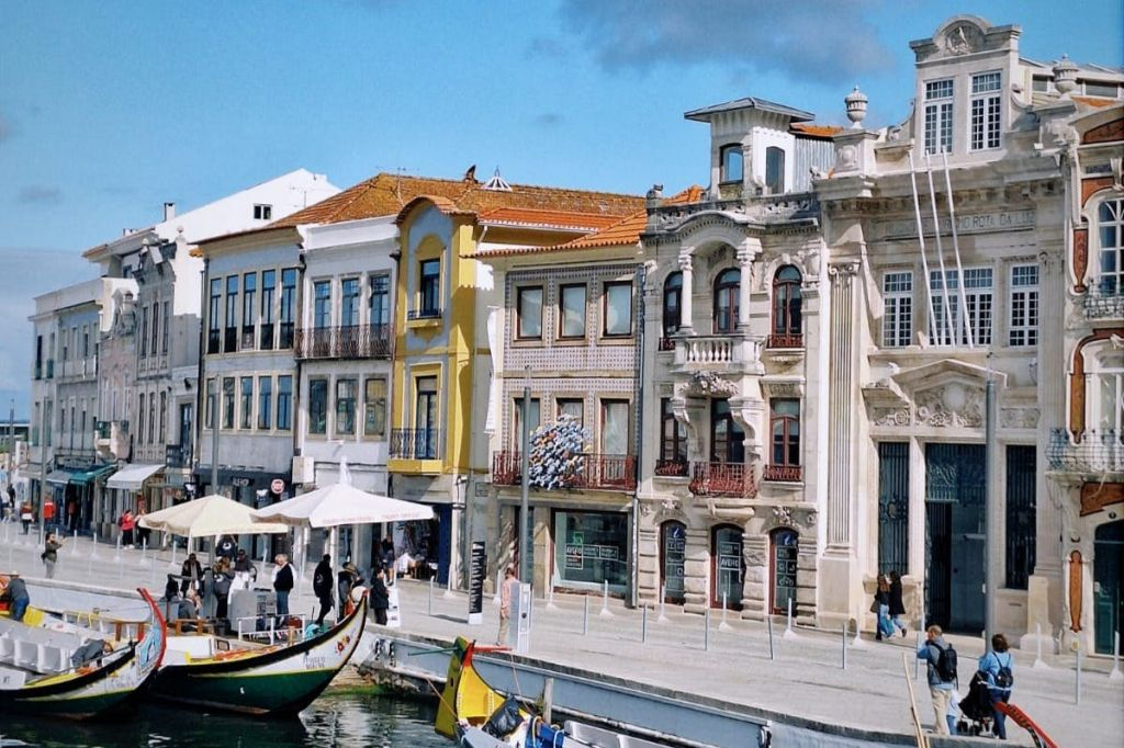 Aveiro: Tour guidato di mezza giornata da Porto + crociera in barca + degustazione di dolci e vini