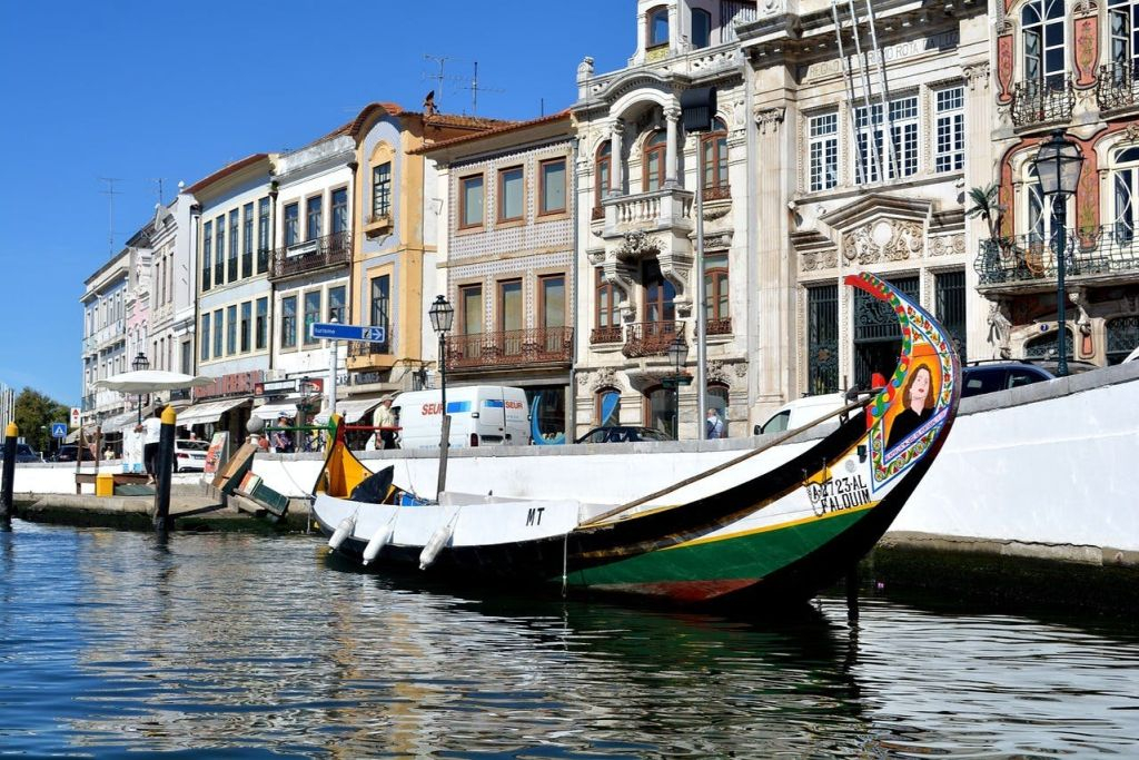 Aveiro: Tour guidato di mezza giornata da Porto + crociera in barca + degustazione di dolci e vini