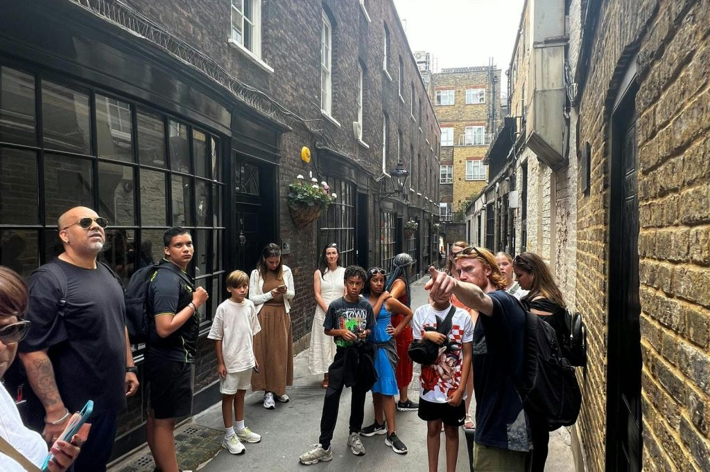 Live Magic Harry Potter Tour with a Top Magician: Private
