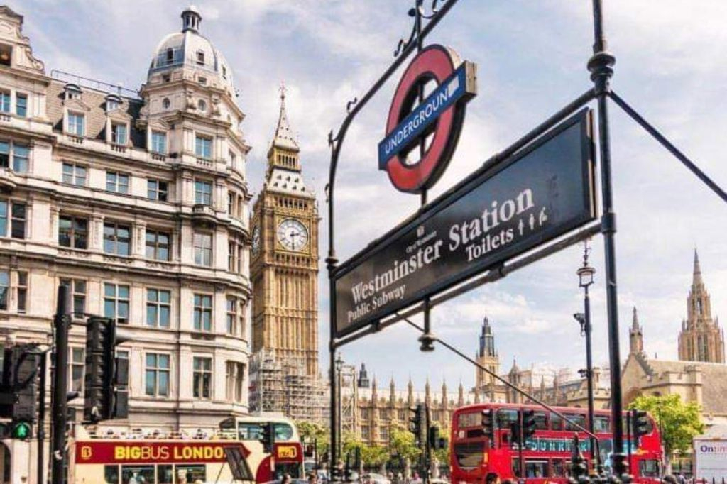 Live Magic Harry Potter Tour with a Top Magician: Private