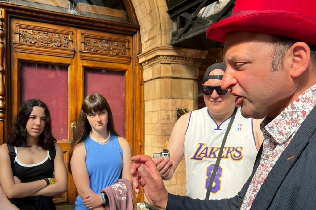 Live Magic Harry Potter Tour with a Top Magician: Private