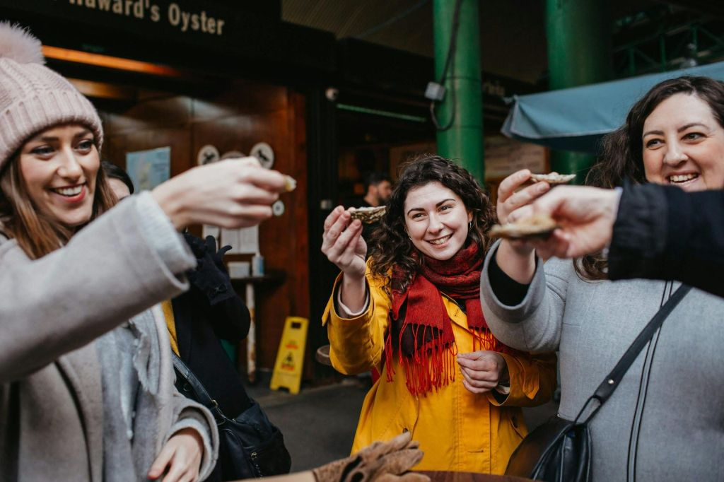London: Borough Market & Southwark Guided Food Tour + Tastings